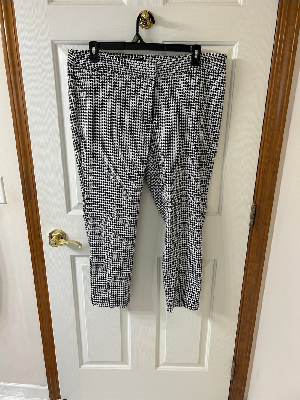 Liz Claiborne Black and White Houndstooth Straight Leg Pants